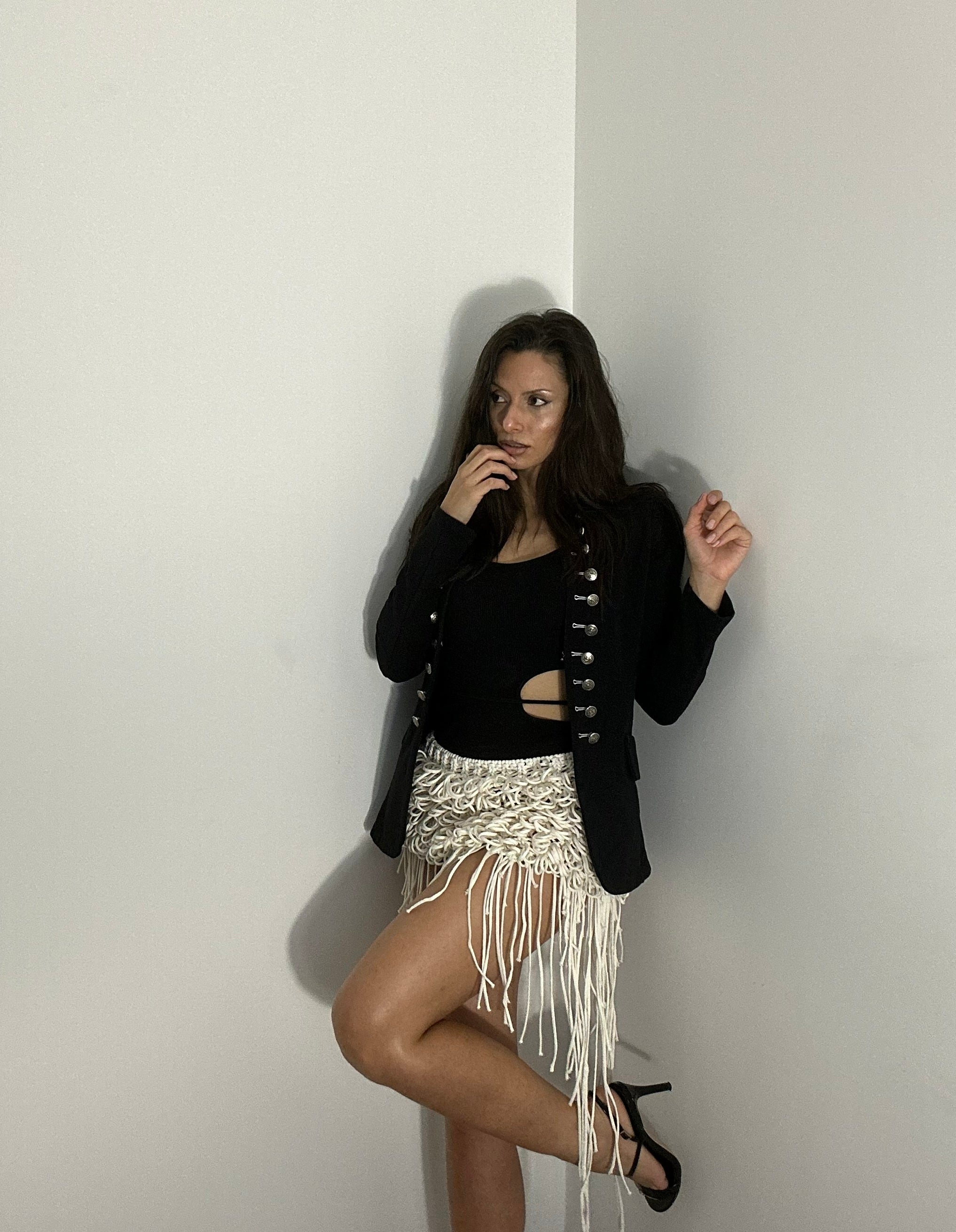 Къса tiered пола с ажурни мотиви и ресни