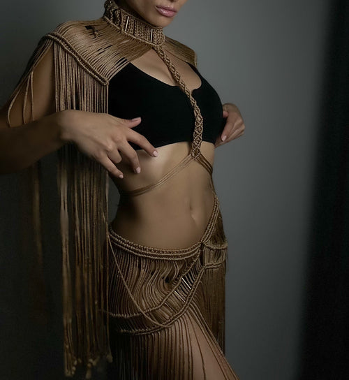 Аристократичен сет „Golden Fringe“ – раменна част с ресни, чокър и пола