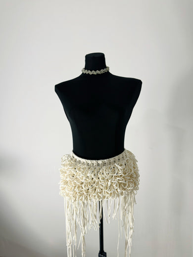 Къса tiered пола с ажурни мотиви и ресни